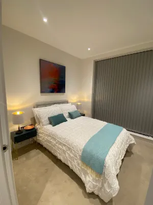 Marvelous 3 Bed Penthouse in KewBridge