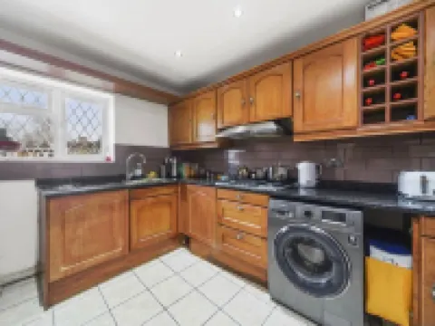 北大道賓館有限公司, 希思羅機場-免費停車