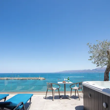 Skipper Beachfront Suites