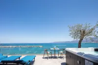 Skipper Beachfront Suites - Ocean View