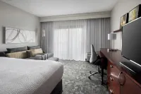 Courtyard Lincroft Red Bank Hotels near Renaissance The Studio