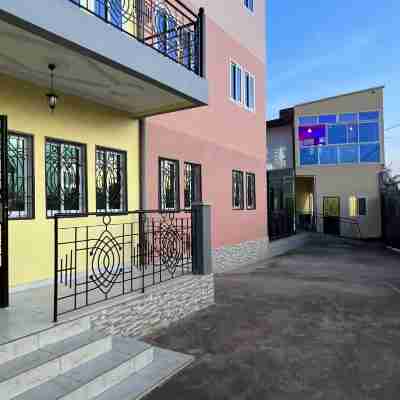 Primeshare Luxury Apartments -3 Bedrooms Hotel Exterior