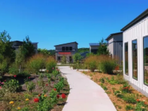 Bluffside Gardens Hotels in Decorah