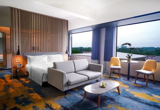 4. 아스톤 세랑 호..