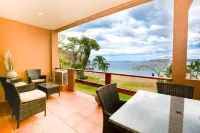 Spectacular - Spacious Unit in Flamingo in Front of the Beach