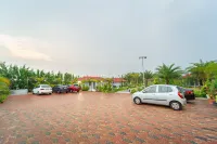 Dusk and Dawn Beach Resort - parking