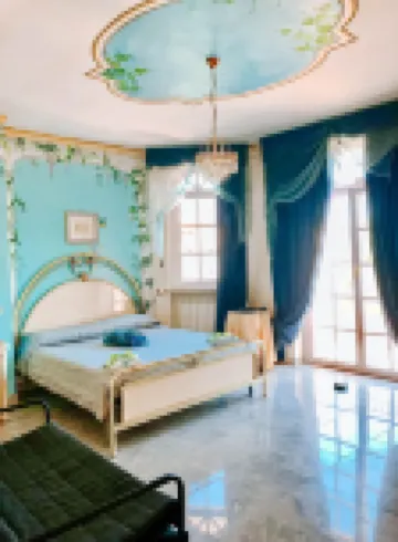 Alexander's Home Hotel di 