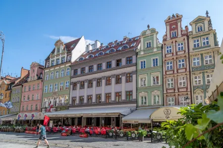 Aparthotel New Lux Отели рядом с достопримечательностью «University of Wrocław»