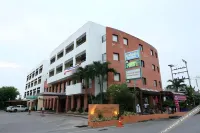 Pin Hotel Hotels near Wat Si Phumma