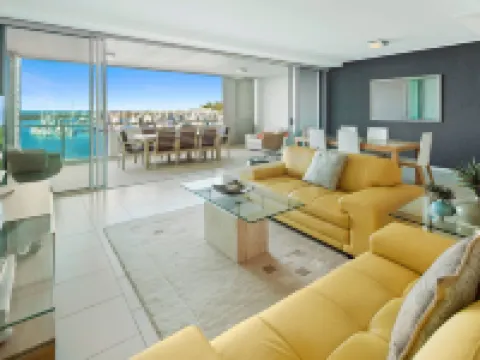 Peninsula Airlie Beach Hotels in Cannonvale