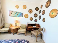 Perfect Location - 4BD,1BA - Restored Redwood Home of SF Artists