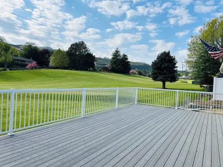 GOLF COURSE GETAWAY!