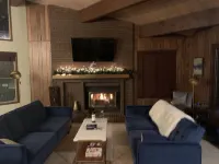 Lakeview cabin close to lake and town.