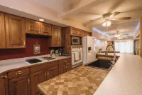 Lake Life Escape. 5 Minutes to the beach, zoo, & casino