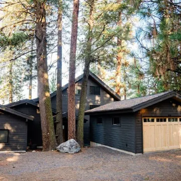 Ponderosa Park Lake House -- Private dock and beach!