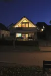 Beach house on the lake, outdoor whirlpool and sauna for private use, 30m to the lake
