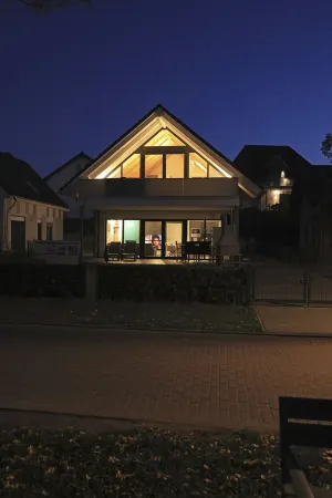 Beach house on the lake, outdoor whirlpool and sauna for private use, 30m to the lake