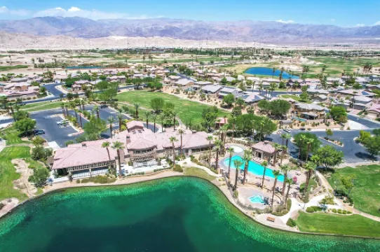 Majestic Lake Escape