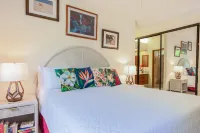 Ground floor condo with WiFi, lanai, shared pool, pool spa, hot tub, tennis Hotels in Puako