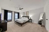 Spacious 6 Bed House| Airport | Pet Friendly | AFB Hotels near Maxx Marka