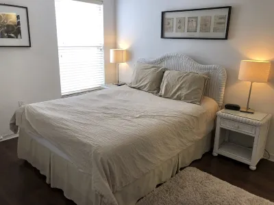 Gorgeous Serenity - Golf Course View, Modern Family Haven