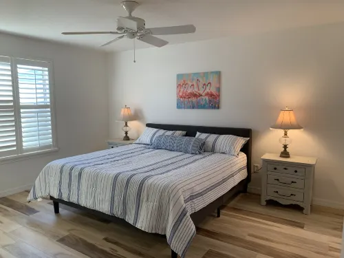 Screened Lanai and Golf Cart - Inviting Cozy Retreat