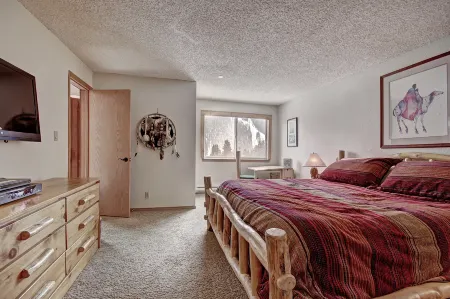 Mountain Views and Indoor Hot Tub - Spacious Alpine Sanctuary