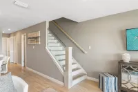 Beachfront Access and Heated Pool - Elegant Coastal Retreat Hotels in Sunnyside