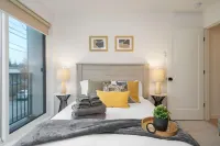 Cozy Haven - Rooftop Deck, High-End Appliances, Laundry Các khách sạn ở Kirkland