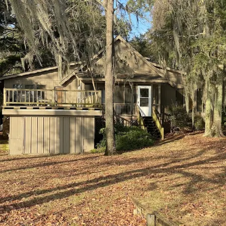 Lakefront Stay on Santee