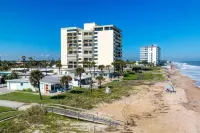 Stunning Oceanfront Escape - Private Yard, Balcony, Views Hotels in Ormond-by-the-Sea
