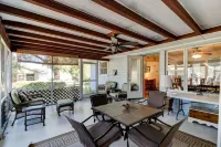 Comfortable Retreat Near Daytona Beach Action - Charming Oasis Hotels in Holly Hill