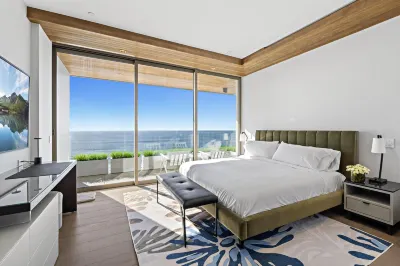 Heated Pool, Rooftop Lounge and Gym - Stunning Ocean View Retreat