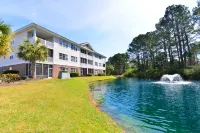 Access to Huge Resort Pool and Hot Tub Oasis - Charming Lakefront Haven