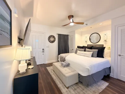 Stunning Lake Views and Resort-Style Amenities - Charming Coastal Retreat