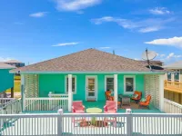 Charming Beach House with Outdoor Living - Inviting Coastal Retreat