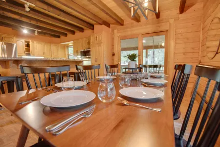 Hot Tub, Game Room and Spacious Yard - Cozy Charming Retreat