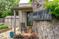 Private Hot Tub and Serene Garden Setting - Inviting Charming Oasis