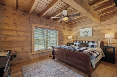 Deer Run - A Peaceful cabin hideaway! Hotels near Cove Creek Campground