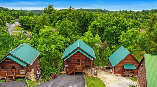 Indoor Pool-Theater-Bunk Beds with Slide-Game Room-Hot Tub-5 min to Attractions! - مسبح خاص
