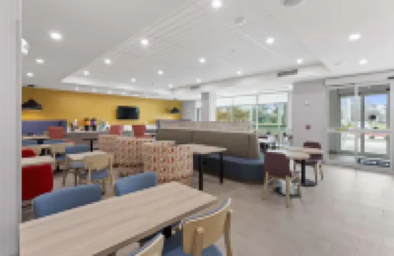 傑克遜湖希爾頓惠庭酒店