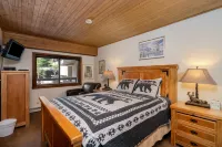 Spacious Living Areas and Hot Tubs - Charming Mountain Retreat
