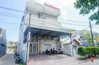 RedDoorz Near Mall Ratu Indah 3 Hoteles en Mariso