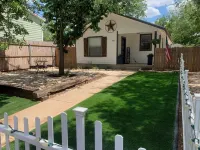 Shaw Haus - Quiet Home & Fun Backyard, Hot Tub, Gazebo