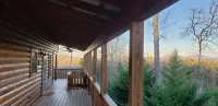 Wanderlust! Cozy 2-bedroom cabin with Mountain Views in lovely Murphy with WiFi