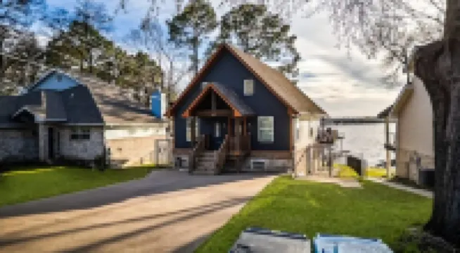 Sunset Serenity -Lakefront- HotTub - TheatreRoom - FirePit - GameRoom - BoatDock