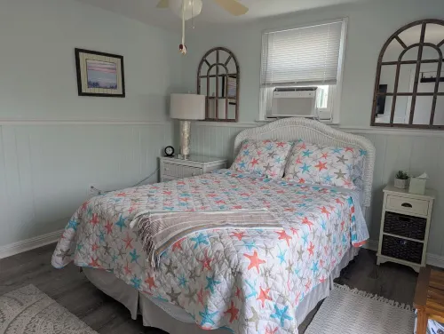 Beachfront 2-bedroom cottage with breathtaking view and just steps to the beach