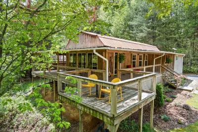 Cozy Creekside Cabin w Barrel Sauna, Covered Wraparound Deck - Pet Friendly!