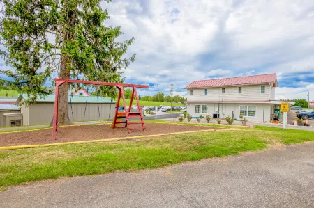 Budget Inn by OYO Natural Bridge I-81 Отели рядом с достопримечательностью «Парк Вирджиния Сафари»