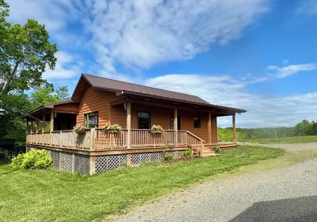 Clara's Cabin Отели рядом с достопримечательностью «Нью Ривер трейл Стейт Парк, Клиффвью Аксесс»